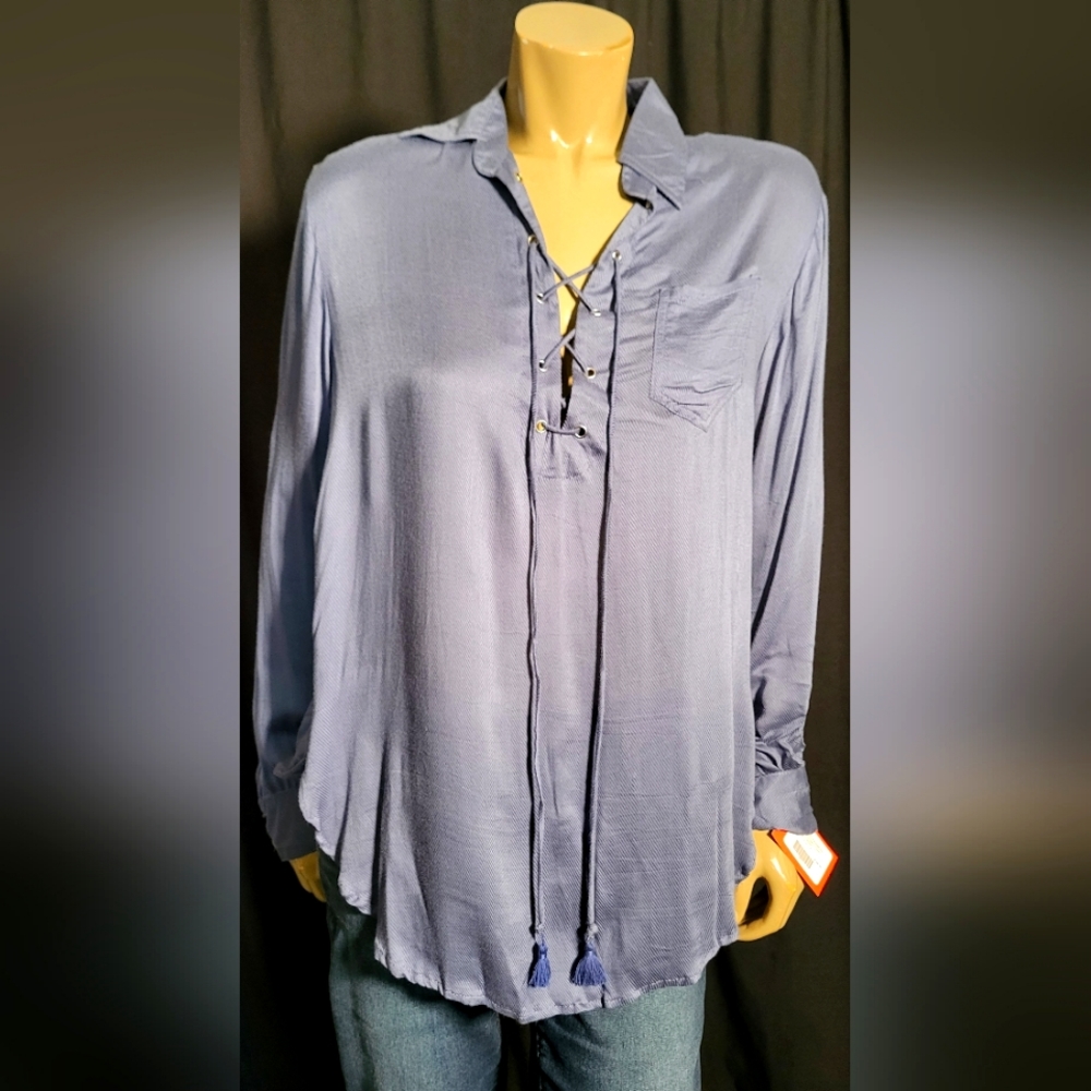 Women's lace up top NWT